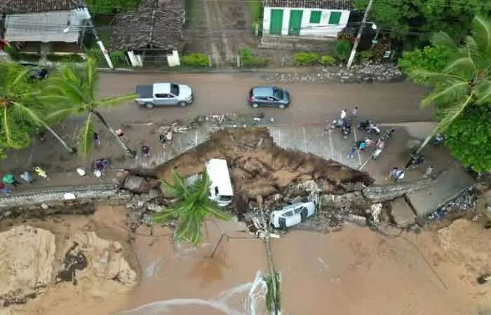 巴西圣保罗州沿海地区暴雨,洪水、土石流频发,已造成至少36人死亡。(图:路透社)