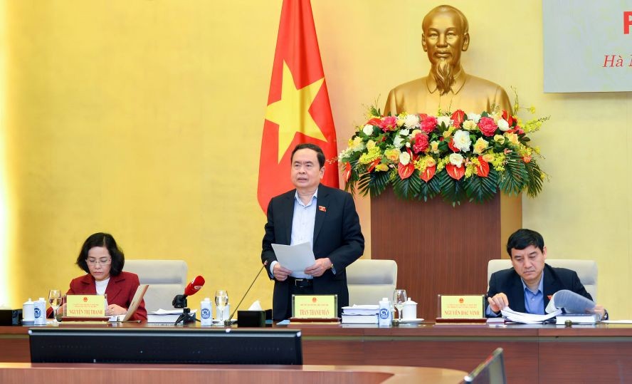 国会常务副主席陈清敏在会议上发言。(图:国会)
