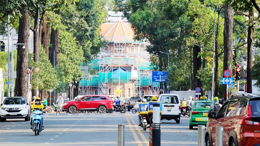 从圣母大教堂至龟池区域的范玉石街道属于“超级步行街”研究范围内，以其特色为历史-文化区域 。 