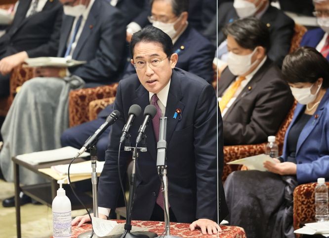 2月28日，日本东京，日本首相岸田文雄正在国民议会众议院预算委员会会议上回答问题。众议院于2月28日通过政府的2023财政预算案。（图：Getty Images）