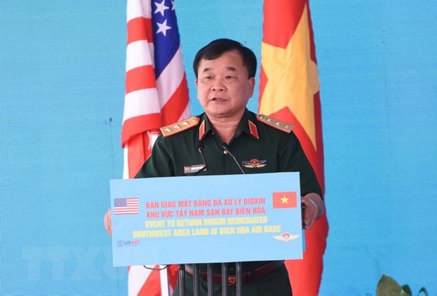 国防部副部长黄春战上将在仪式上致词。(图:功锋/越通社)