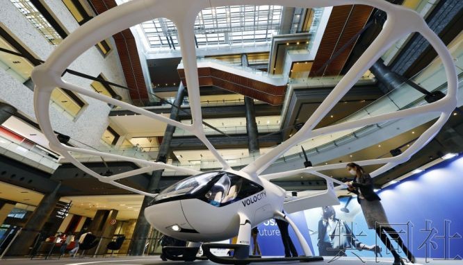 图为在GRAND FRONT大阪展示的“Volocity”实物大小模型。（图：共同社）