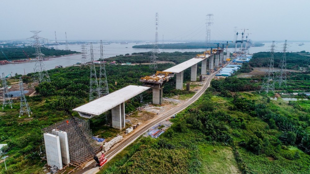 及早恢复滨沥——隆城高速公路项目的施工建设是交通运输部领导和ＶＥＣ优先关注的问题。