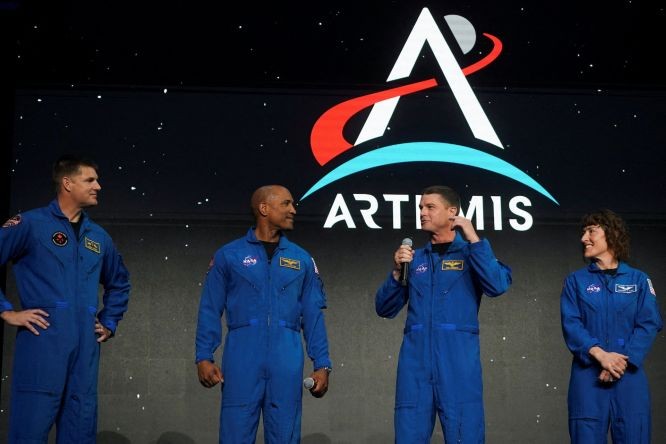 NASA公布载人绕月宇航员名单