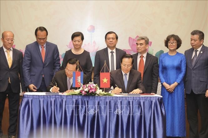 越柬两国部长签署2022-2027年阶段越柬劳工领域合作备忘录。(图:越通社)