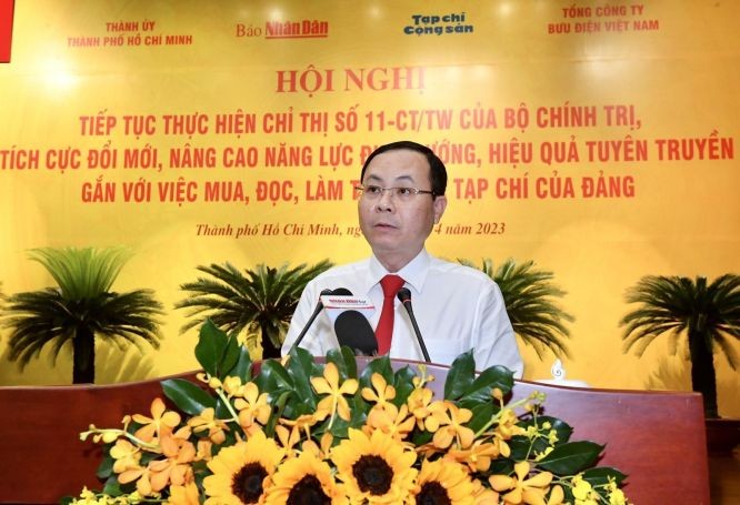 市委副书记阮文孝在会议上致词。(图:越勇)