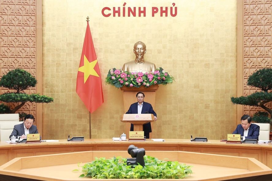 政府总理范明政主持政府4月份法律制定专题会议。(图:越通社)