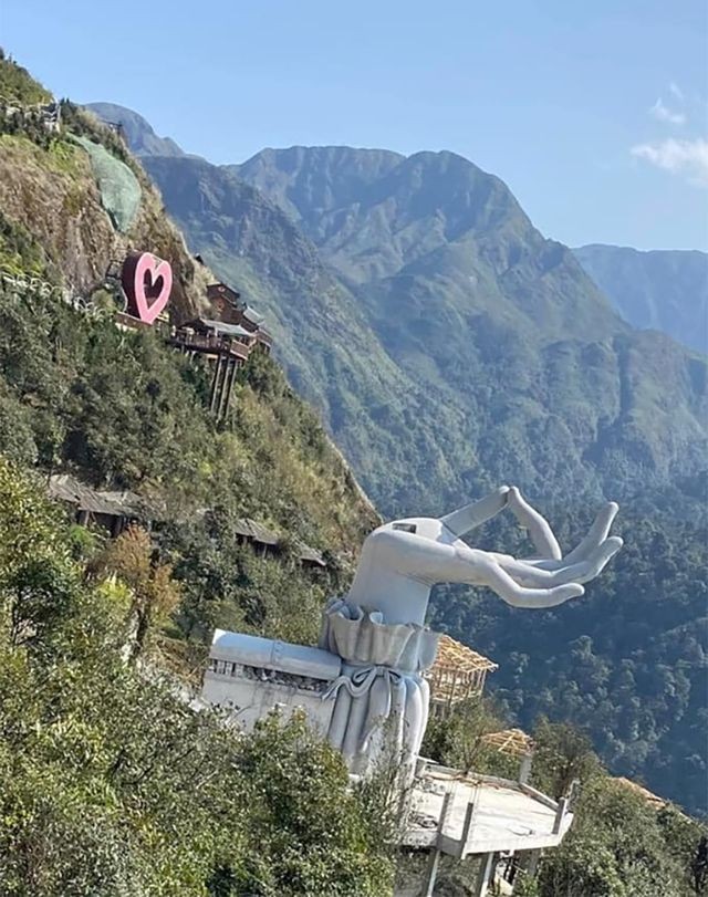 对当地文化和景观毫无意义的打卡点。
