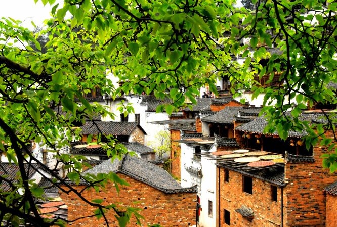 山里人家 肖明 摄