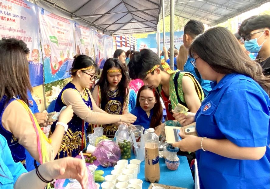 民族传统美食。