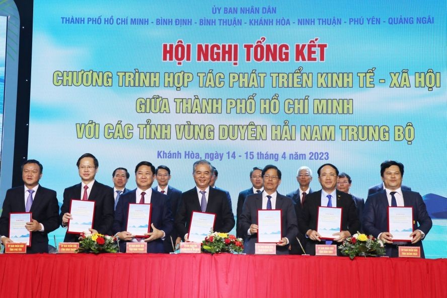 本市与富安、广义、平定、庆和、宁顺和平顺省加强合作。(图:越通社)