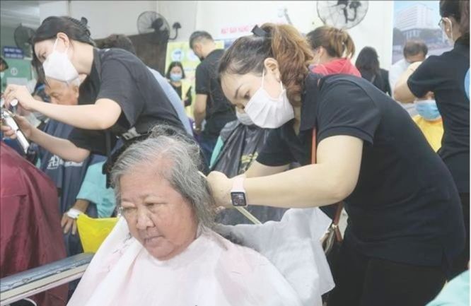 协助病人安心治疗