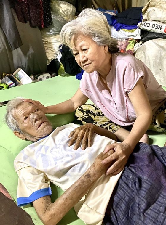 武氏民照顾余文康。