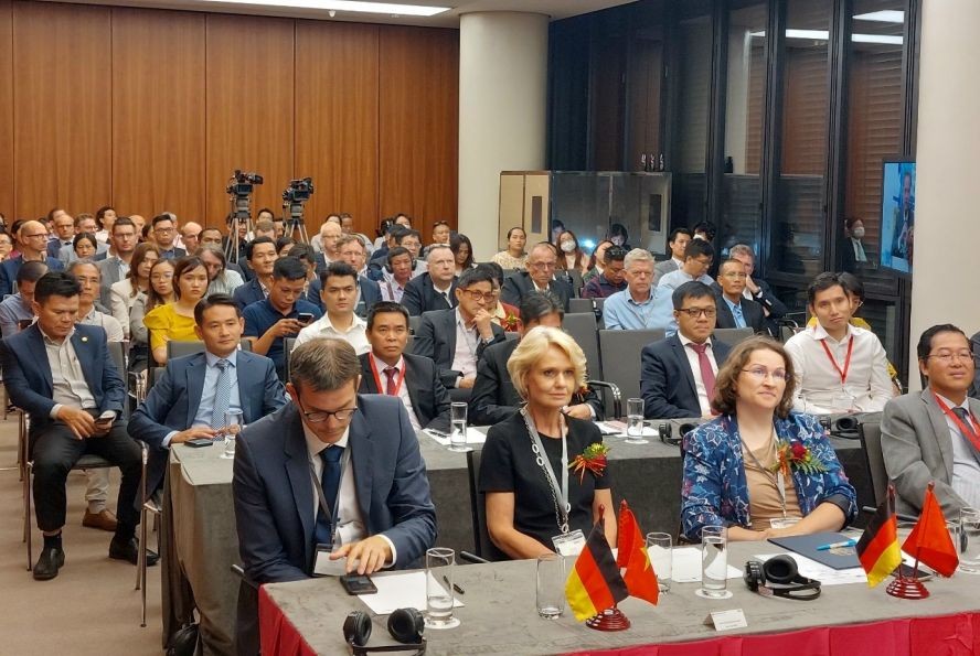 敏銳的领导思维与气魄给国际社会留下深刻印象