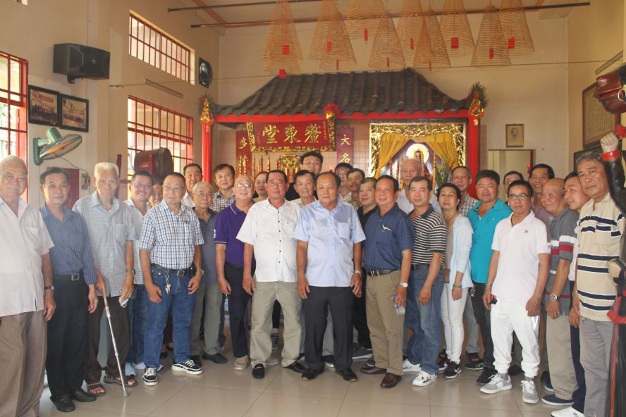 毕氏宗祠理监事会、顾问、宗亲以及冯氏同枝共荣兄弟共祭先祖。