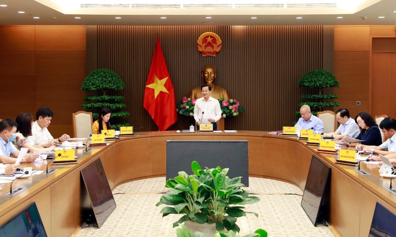 政府副总理黎明概(中)主持会议并发表讲话。(图:秀娟)