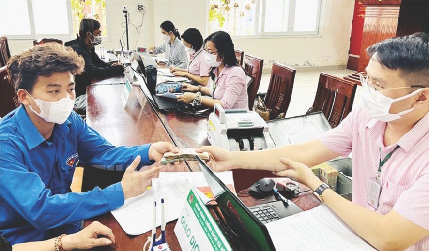 共青团员、青年向社会政策银行贷款创业。