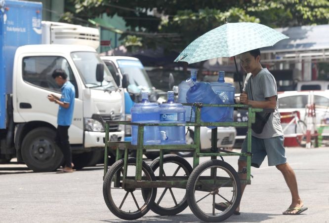 当地时间2023年4月25日，缅甸仰光，当地遭遇高温天气。2023年4月以来，包括缅甸在内的东南亚及南亚多国出现极高温天气。（图：互联网）