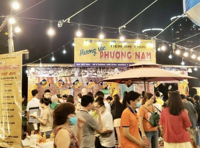 去年南方餐饮節吸引众人参加。