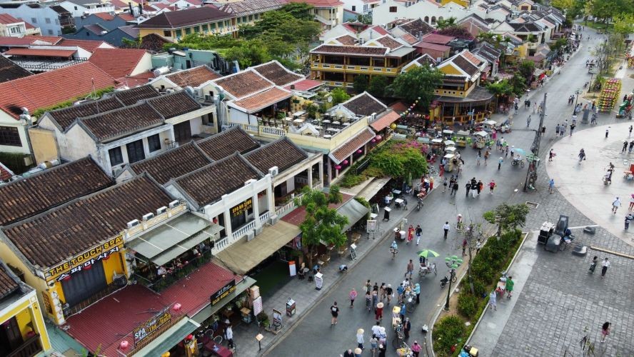 会安市期待,在潘珠贞街的“步行与非机动车街道”扩大提案将创造一个崭新并具吸引力的饮食、旅游及文化体验空间。(图:陈常)