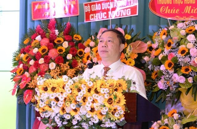 市人委会副主席杨英德在会上致词。(图:何映)