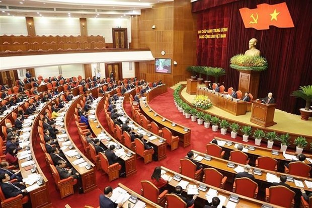 越南共产党中央政治局委员、国家主席武文赏引导开幕式。（图：越通社）