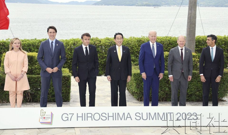 图为广岛市5月20日上午,在G7广岛峰会会场合影留念的首脑。(图:共同社)
