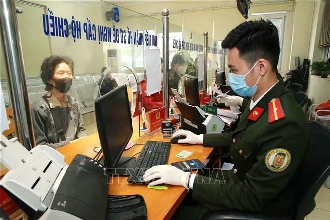 有关部门用 ASM 软件试行开展电子留宿通报模式。(图:越通社)