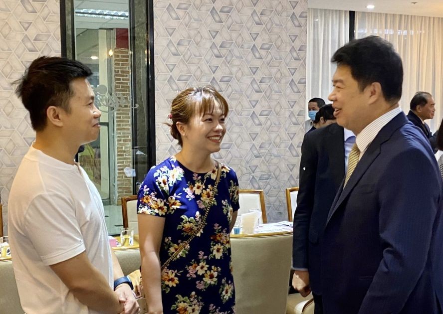 韩国耀处长与留台校友交谈甚欢！