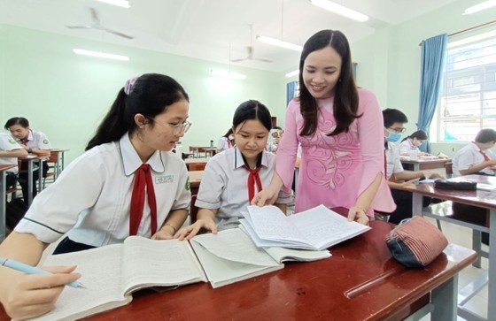 新平郡吴士联初中学校9年级学生为高中入学考试做好准备。(图:秋心)