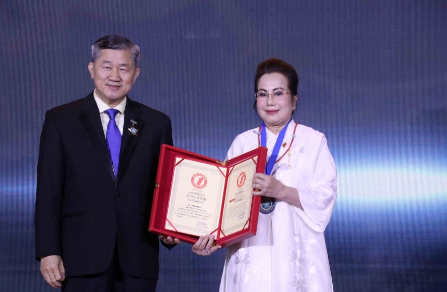 吴氏清心收藏品获世界纪录协会(WRA)颁发世界纪录证书。