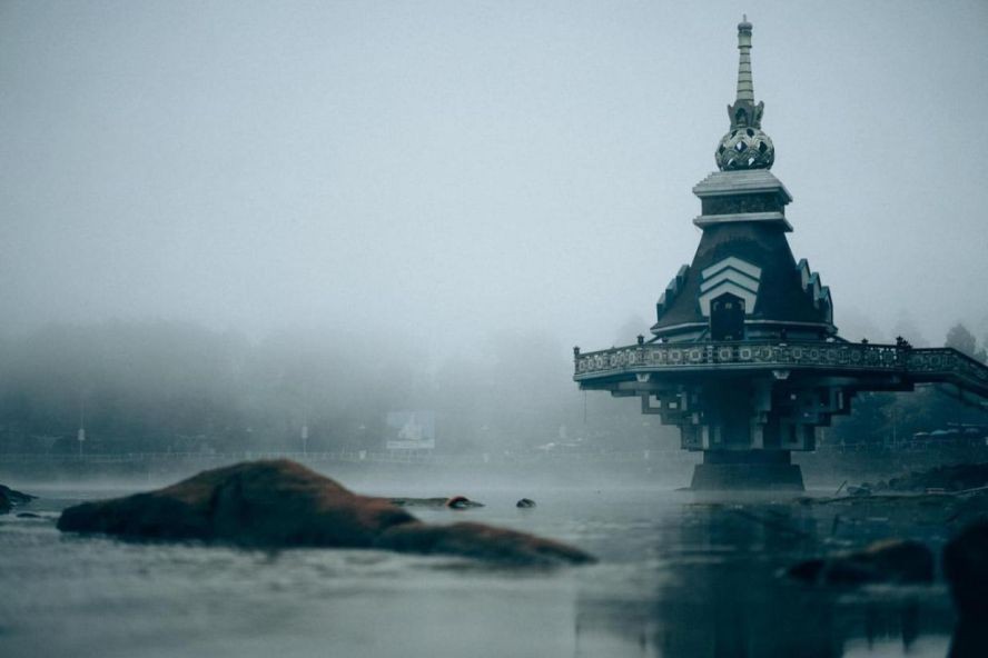 清晨层层雾幔笼罩宛如仙境。 清晨层层雾幔笼罩宛如仙境。