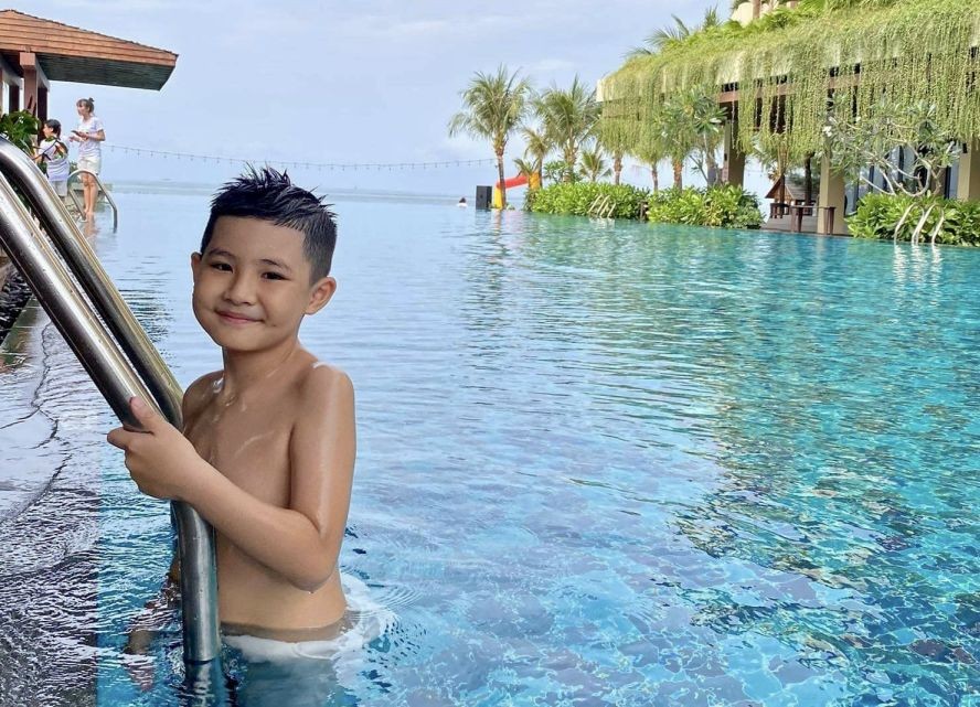 周宇亨有空练习游泳。 周宇亨有空练习游泳。