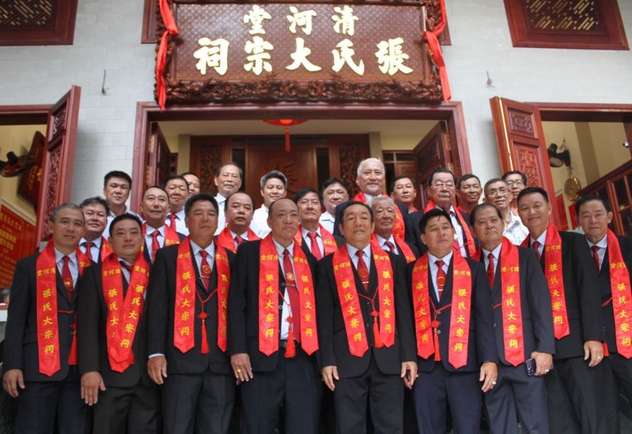 张氏宗祠理事会合影。 张氏宗祠理事会合影。