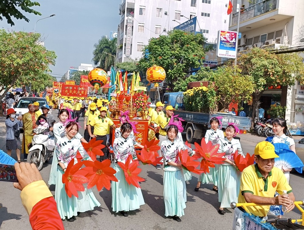 文艺队应邀参与边和七府古庙迎神游行盛会。 文艺队应邀参与边和七府古庙迎神游行盛会。