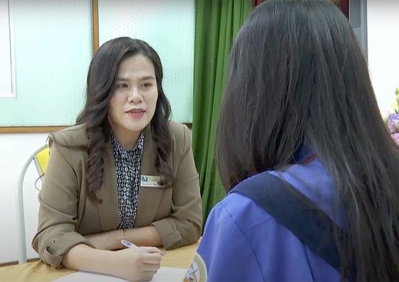 对于学生遇上严重的心里问题，专家将直接咨询。