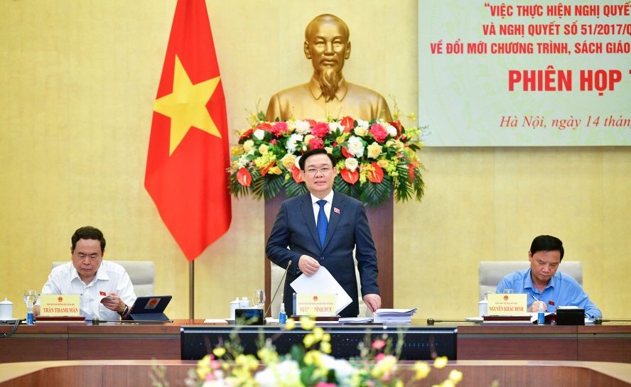 国会主席王廷惠（中）支持会议。（图：国会）