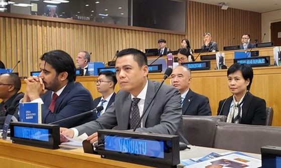 越南驻联合国代表团团长邓黄江大使出席会议。(图:越通社)
