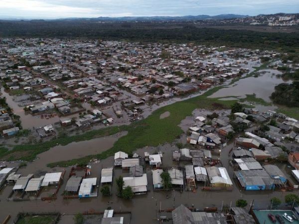 6月17日,在巴西南里奥格兰德州圣莱奥波尔多发生温带气旋后暴雨造成的破坏和洪水。(图:路透社)