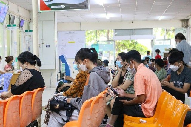 阮友卿医生透露,在神经内科诊所,年轻人因头痛和头晕而就诊占患者总数的20%至30%,大部分有睡眠问题。