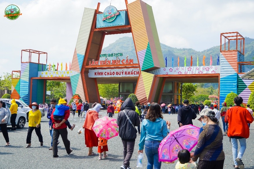 百万游客前往禁山