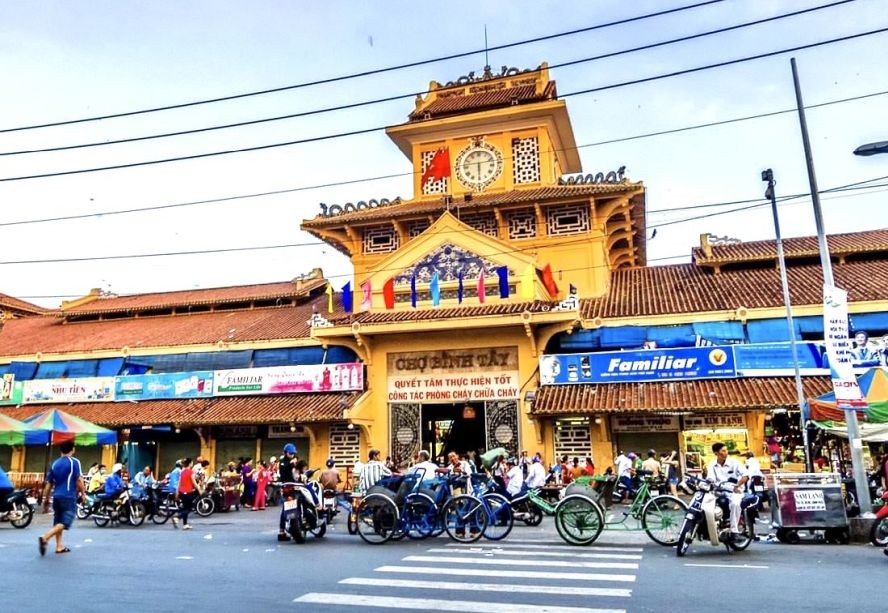 熙来攘往的平西市场。（网络图）