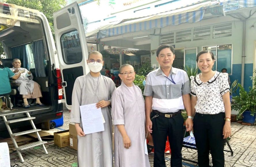 尼姑参与捐血。 尼姑参与捐血。