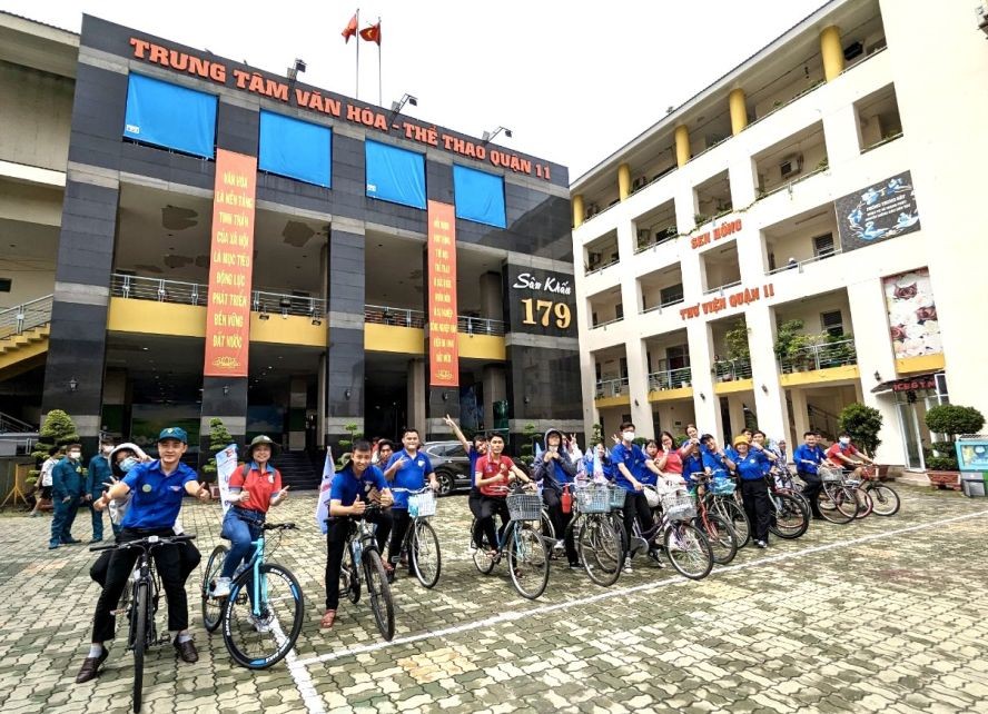 各队参观了郡文体中心。 各队参观了郡文体中心。