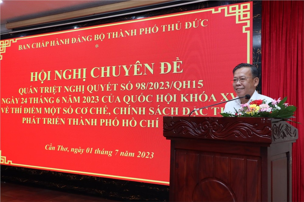 守德市委书记阮友协在会议上发言。（图：市党部新闻网）