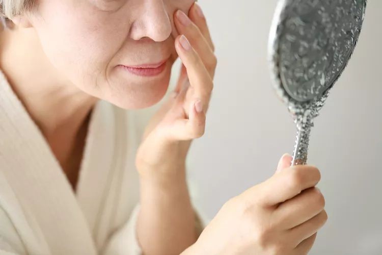 中老年人保养皮肤应注重“内外兼修”