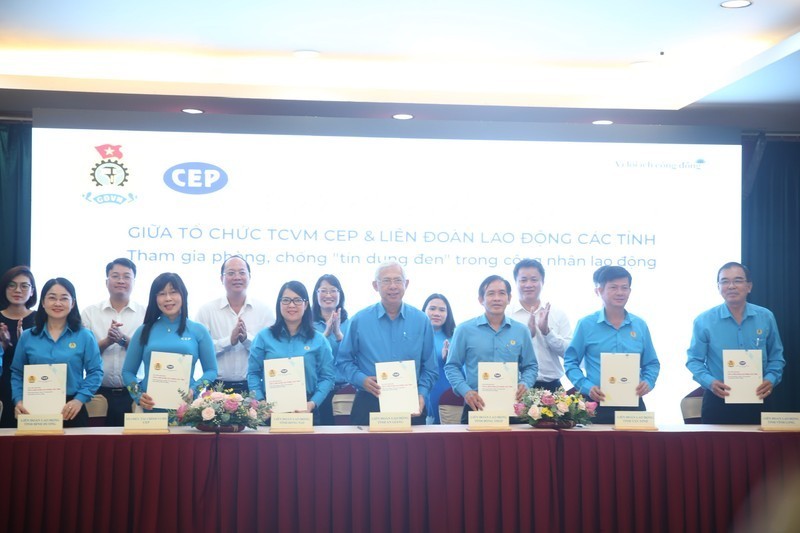 CEP 与各省劳动联团配合参与预防劳动者陷入“黑信贷”陷阱的工作签署仪式。(图:贵贤)