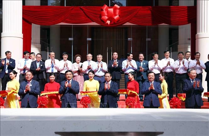 政府总理范明政出席还剑湖剧院落成仪式。(图:越通社)