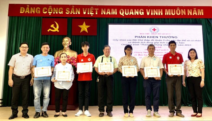 多个华人单位获表彰。