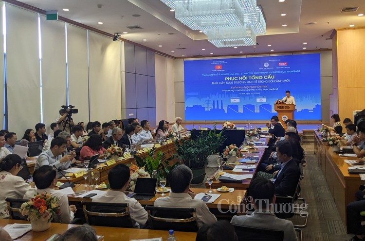 致力恢复总需求促进经济增长